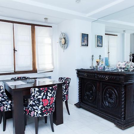 Unique Apt W/ Veranda Walking Distance To Sites Appartement Athene Buitenkant foto