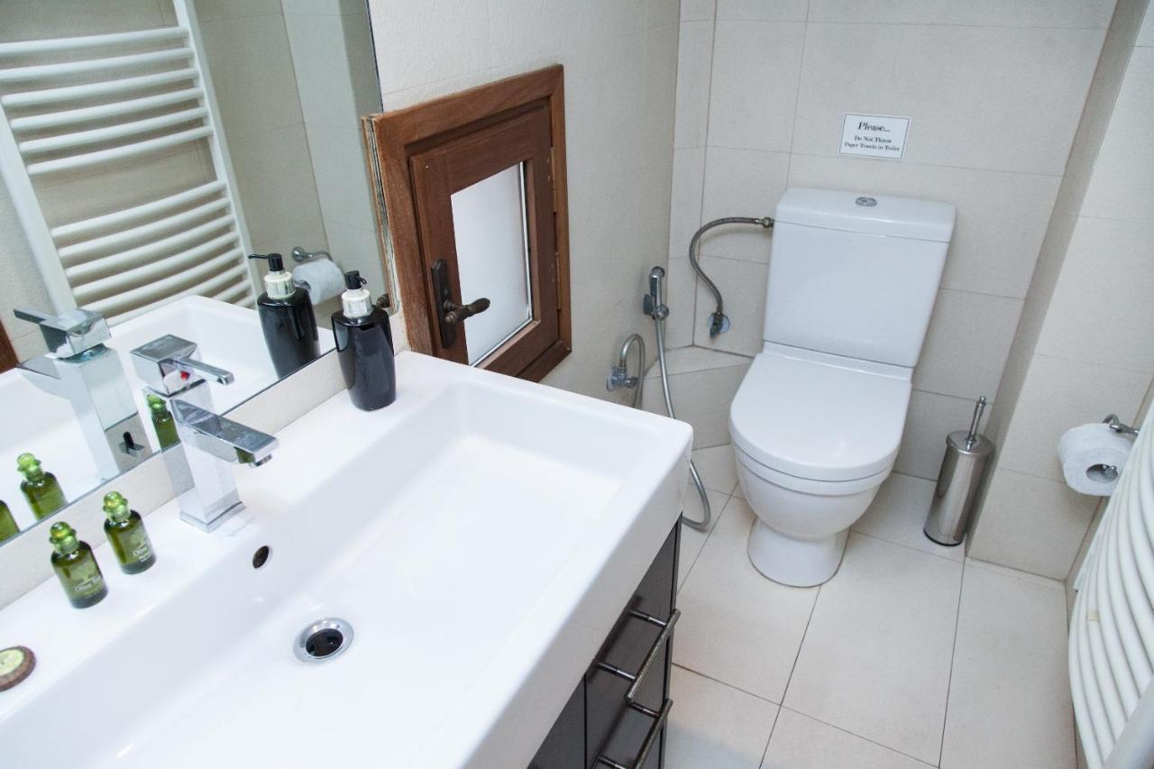 Unique Apt W/ Veranda Walking Distance To Sites Appartement Athene Buitenkant foto